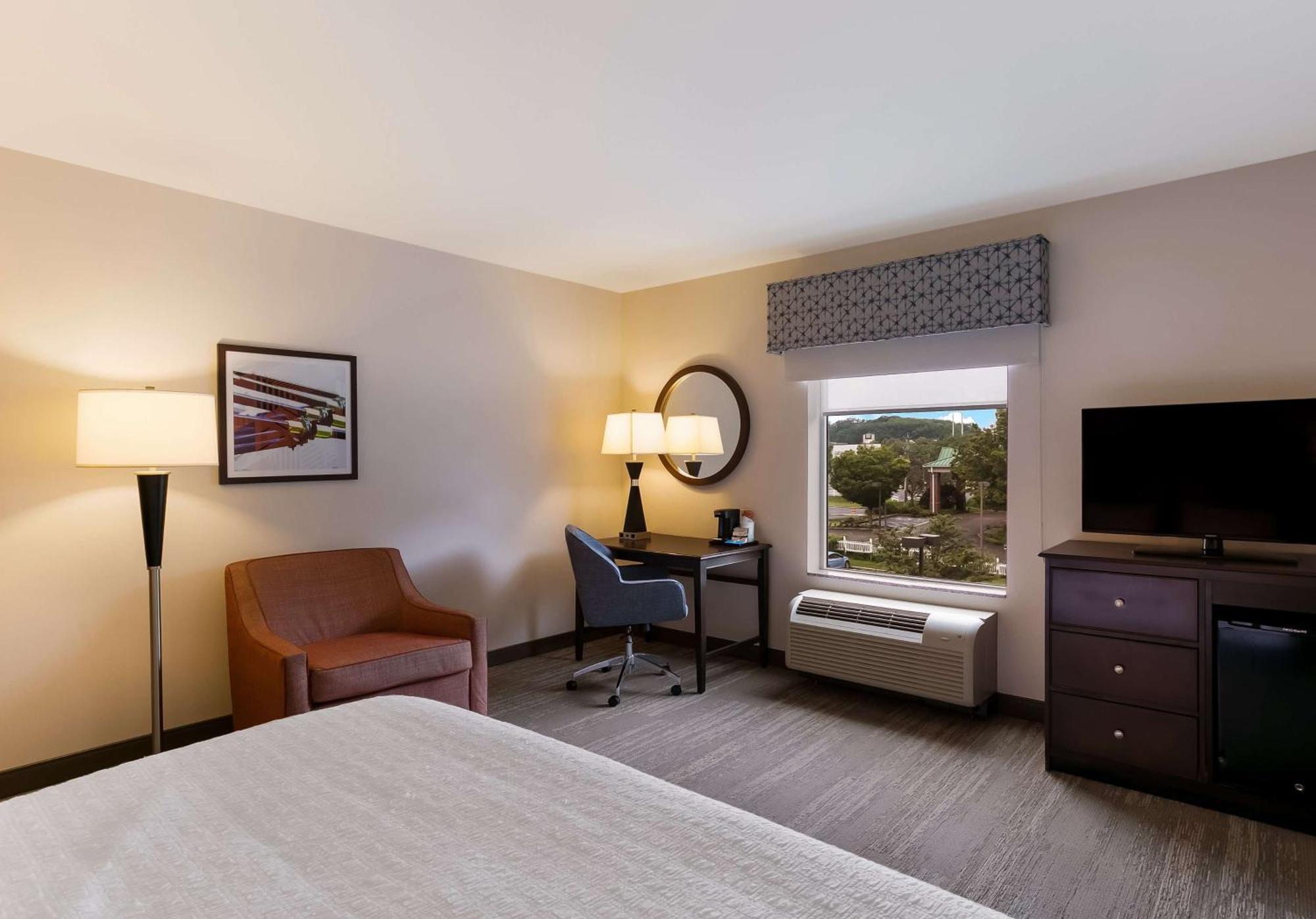 Hampton Inn & Suites Wilmington Christiana Newark Exterior photo