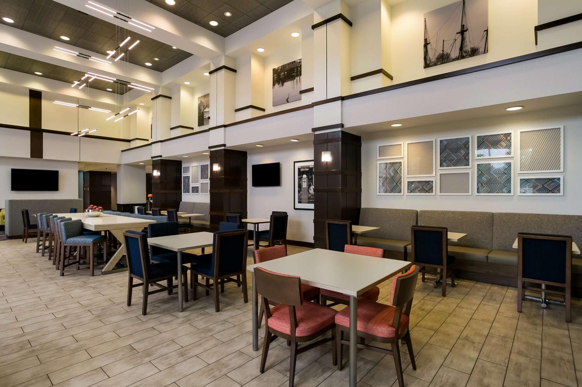 Hampton Inn & Suites Wilmington Christiana Newark Exterior photo